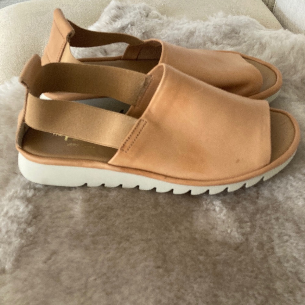 The Flexx Shoreline Peep Toe Sandel